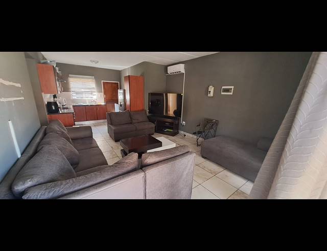 3 BEDROOM APARTMENT FOR SALE IN WATERVAL EAST